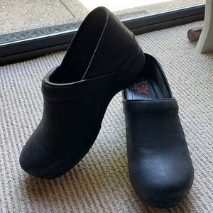 Dansko XP oiled black clogs